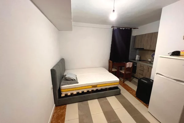 Shtepi me qera Apartament ne Tirane, Garsoniere, Mobilimi E mobiluar, Pagesa 26,000  Leke.