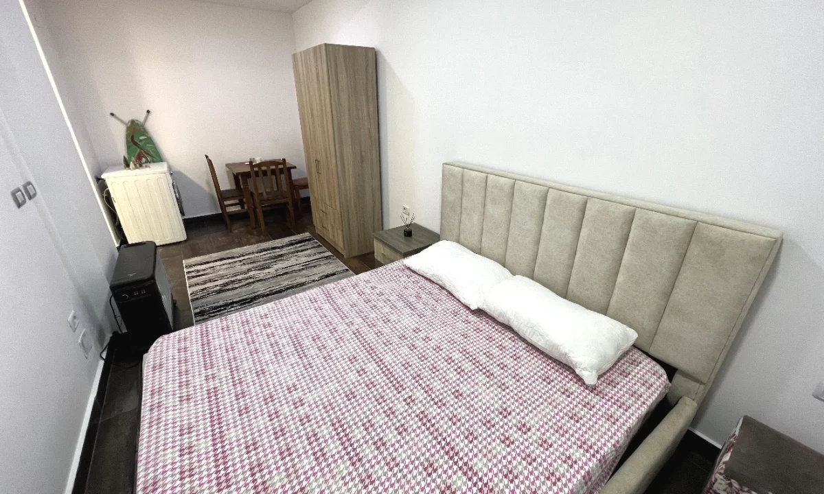 Shtepi me qera Apartament ne Tirane, 1+1, Mobilimi E mobiluar, Pagesa 26,000  Leke.