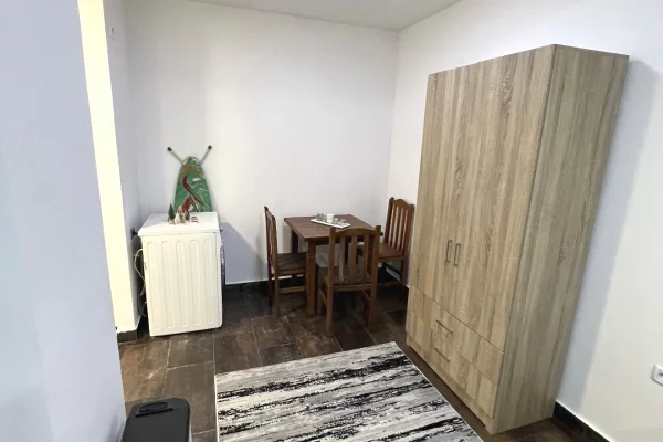 Shtepi me qera Apartament ne Tirane, 1+1, Mobilimi E mobiluar, Pagesa 26,000  Leke.