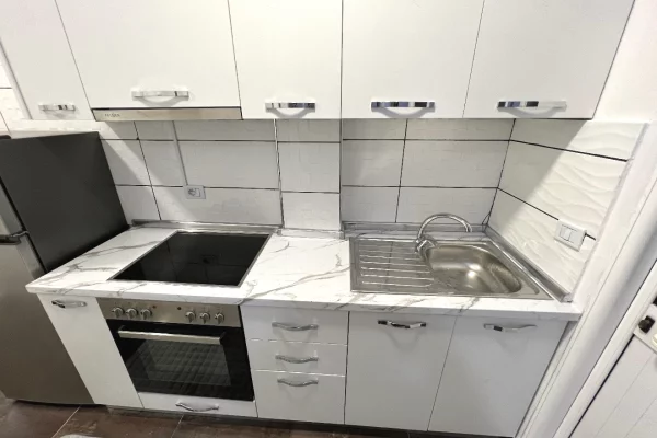 Shtepi me qera Apartament ne Tirane, 1+1, Mobilimi E mobiluar, Pagesa 26,000  Leke.