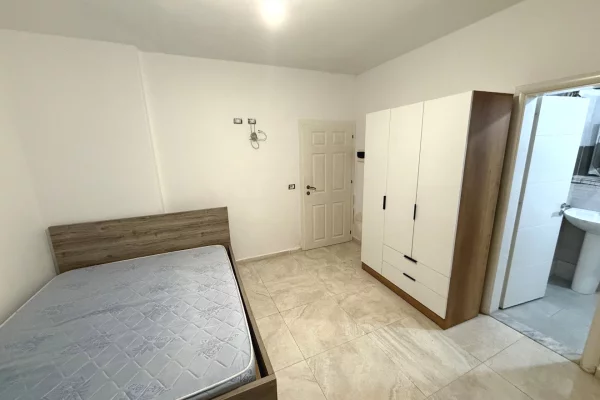 Shtepi me qera Apartament ne Tirane, Garsoniere, Mobilimi E mobiluar, Pagesa 26,000  Euro.