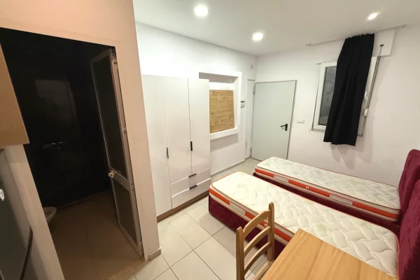 Shtepi me qera Apartament ne Tirane, Garsoniere, Mobilimi E mobiluar, Pagesa 26,000  Leke.