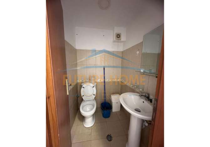 Ambiente Commerciale in Vendita 2+1 a Tirana - 12,000 Euro