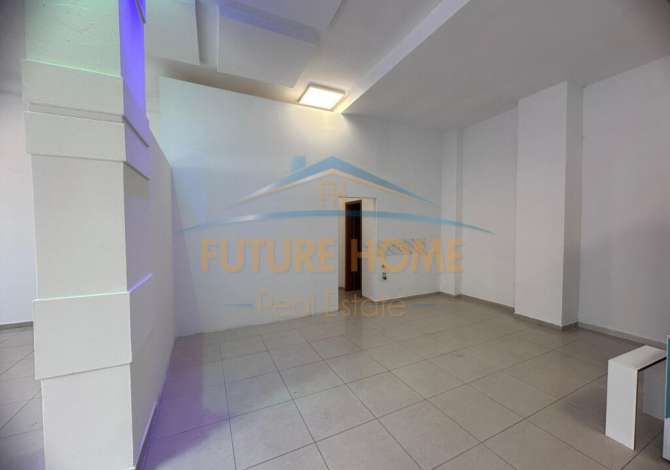 Ambiente Commerciale in Vendita 2+1 a Tirana - 12,000 Euro