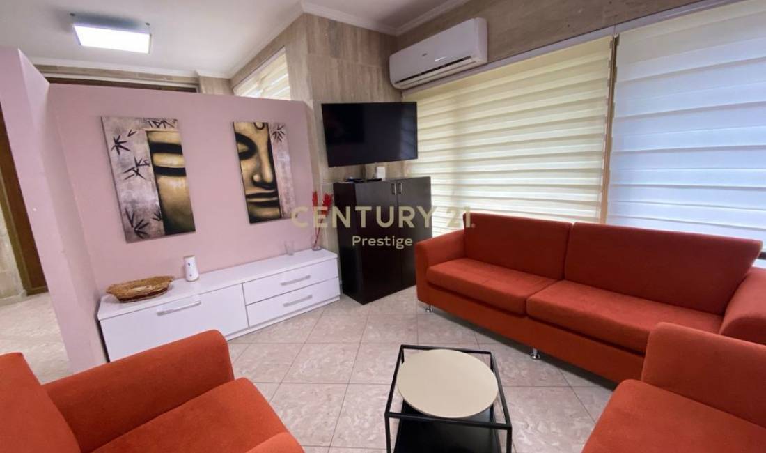 APARTAMENT/AMBIENT ZYRE ME QIRA, PAZARI I RI, TIRANE!