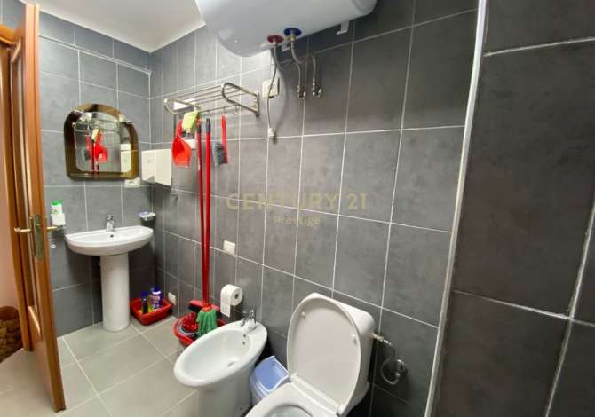 APARTAMENT/AMBIENT ZYRE ME QIRA, PAZARI I RI, TIRANE!