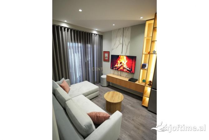 Jepet me qira apartament 1+1+post parkimi tek Garden Building!