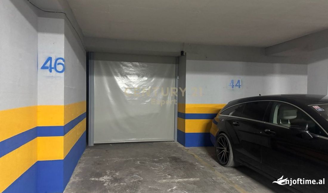 SHESIM 2 POSTE PARKIMI TEK NIKU CONSTRUCION!!