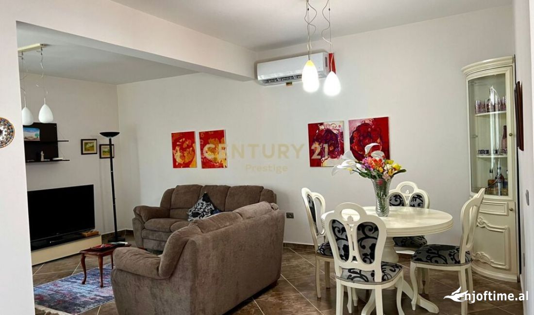 Shtepi me qera Vila Luksoze ne Durres, 3+1, Mobilimi E mobiluar, Pagesa 1,000  Euro.