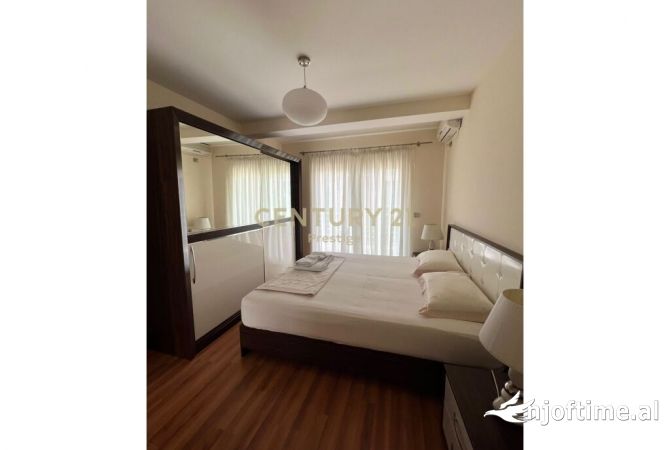 Shtepi me qera Vila Luksoze ne Durres, 3+1, Mobilimi E mobiluar, Pagesa 1,000  Euro.