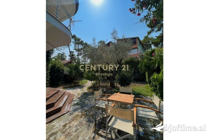 Shtepi me qera Vila Luksoze ne Durres, 3+1, Mobilimi E mobiluar, Pagesa 1,000  Euro.