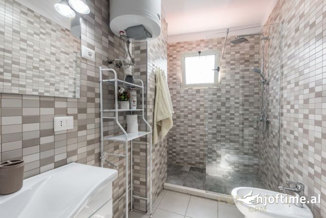 Shtepi me qera Apartament ne Tirane, 2+1, Mobilimi E mobiluar, Pagesa 1,100  Euro.