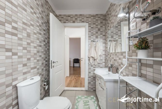 Shtepi me qera Apartament ne Tirane, 2+1, Mobilimi E mobiluar, Pagesa 1,100  Euro.