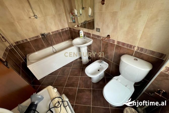 Shtepi me qera Vila Luksoze ne Durres, 3+1, Mobilimi E mobiluar, Pagesa 1,000  Euro.