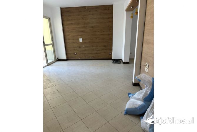 Apartament 2+1 për Shitje në Globe, Tiranë