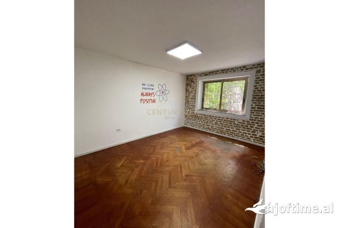 Shtepi me qera Apartament ne Tirane, 3+1, Mobilimi Bosh, pa mobiluar, Pagesa 1,200  Euro.