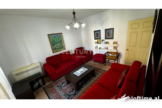 Shitet Apartament 1+1 Rruga Kavajes