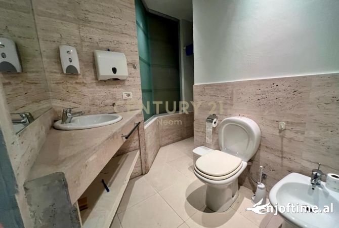 Qira,ambjent per zyra prane Kullave binjake