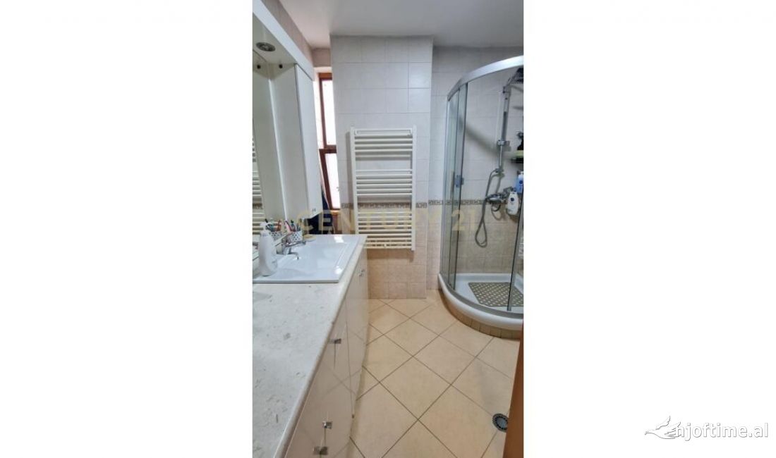 Shtepi me qera Apartament ne Tirane, 3+1, Mobilimi E mobiluar, Pagesa 1,500  Euro.