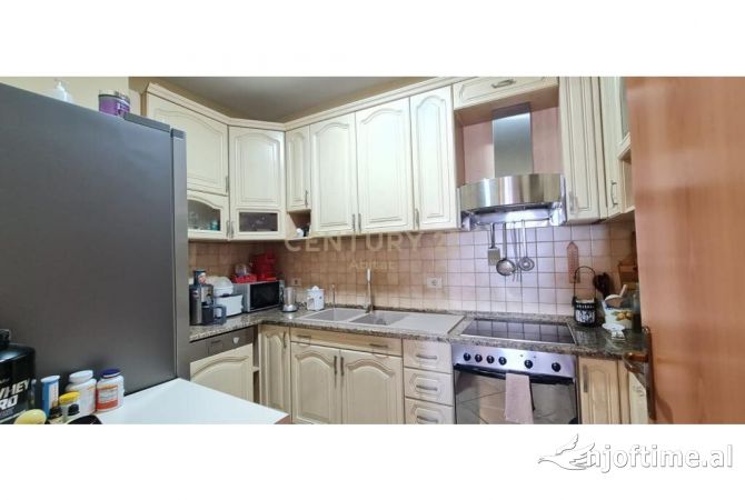 Shtepi me qera Apartament ne Tirane, 3+1, Mobilimi E mobiluar, Pagesa 1,500  Euro.