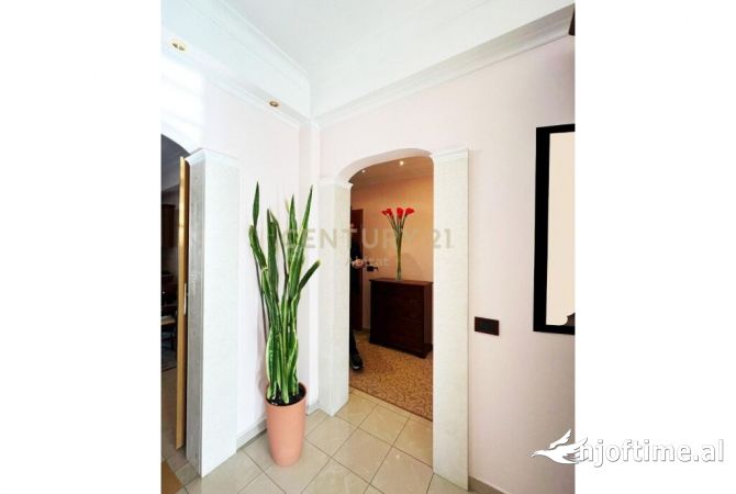 Ish-Blloku: APARTAMENT 2+1+2 ME QIRA