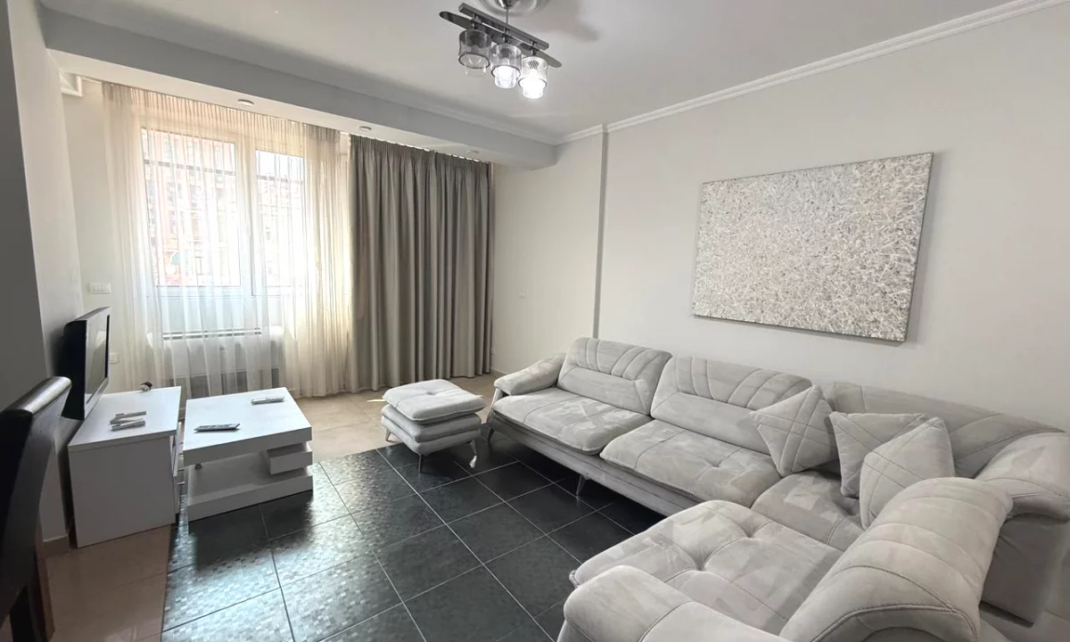 Shtepi me qera Apartament ne Tirane, 3+1, Mobilimi E mobiluar, Pagesa 900  Euro.