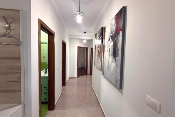 Shtepi me qera Apartament ne Tirane, 3+1, Mobilimi E mobiluar, Pagesa 900  Euro.