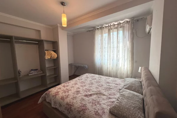 Shtepi me qera Apartament ne Tirane, 3+1, Mobilimi E mobiluar, Pagesa 900  Euro.