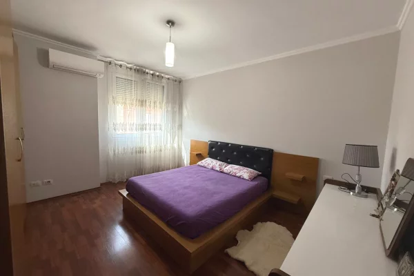 Shtepi me qera Apartament ne Tirane, 3+1, Mobilimi E mobiluar, Pagesa 900  Euro.
