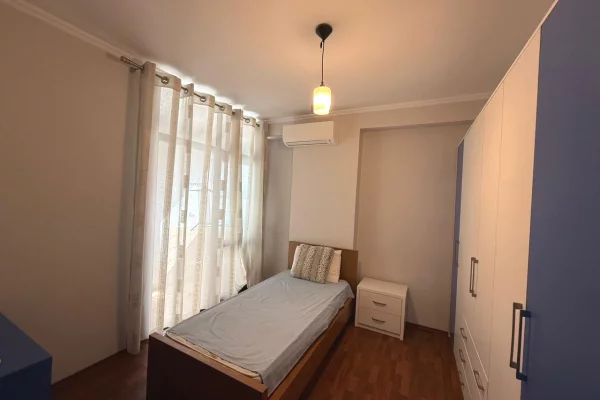 Shtepi me qera Apartament ne Tirane, 3+1, Mobilimi E mobiluar, Pagesa 900  Euro.