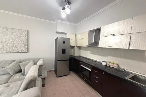 Shtepi me qera Apartament ne Tirane, 3+1, Mobilimi E mobiluar, Pagesa 900  Euro.