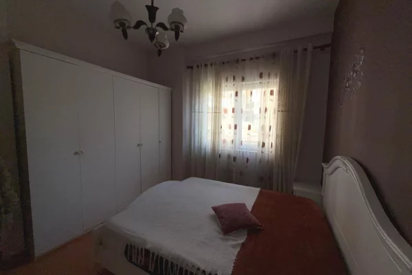 Shtepi me qera Apartament ne Tirane, 1+1, Mobilimi E mobiluar, Pagesa 600  Euro.