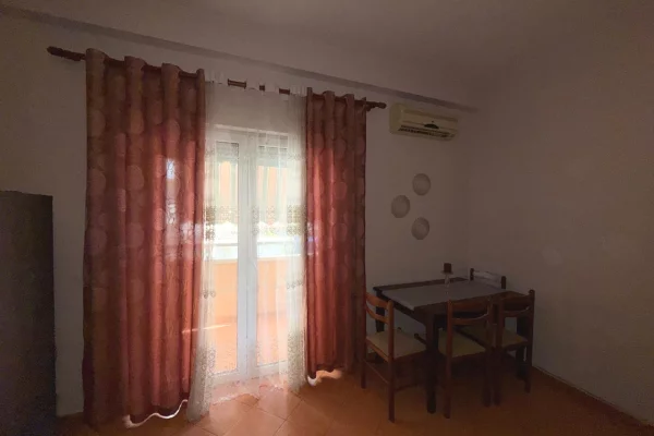 Shtepi me qera Apartament ne Tirane, 1+1, Mobilimi E mobiluar, Pagesa 600  Euro.