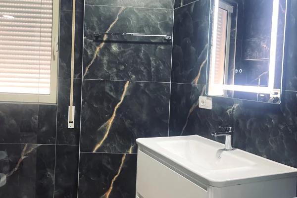 Shtepi me qera Apartament ne Tirane, 2+1, Mobilimi E mobiluar, Pagesa 650  Euro.
