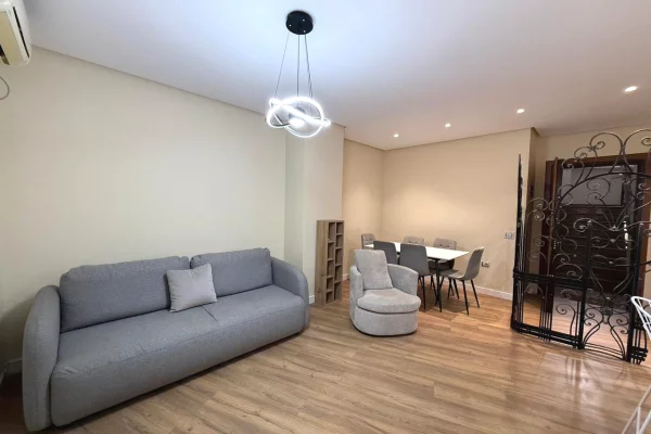 Shtepi me qera Apartament ne Tirane, 1+1, Mobilimi E mobiluar, Pagesa 800  Euro.