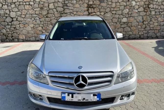 Auto in Vendita a Tirana - 7,000 Euro