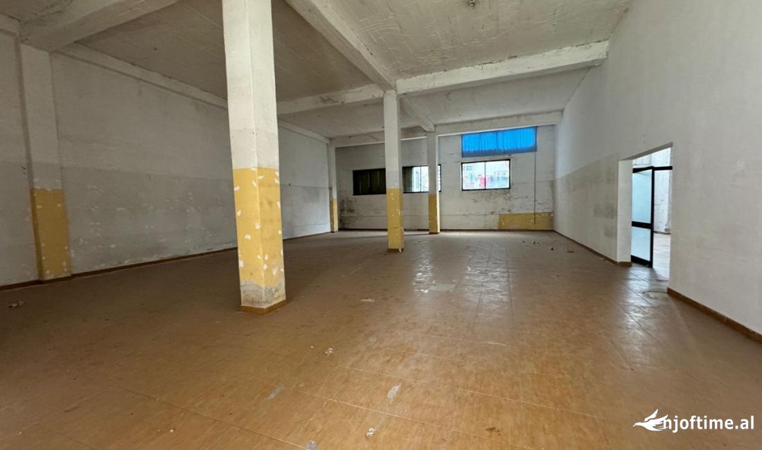 Magazine me qira tek Rruga 5 Maji 