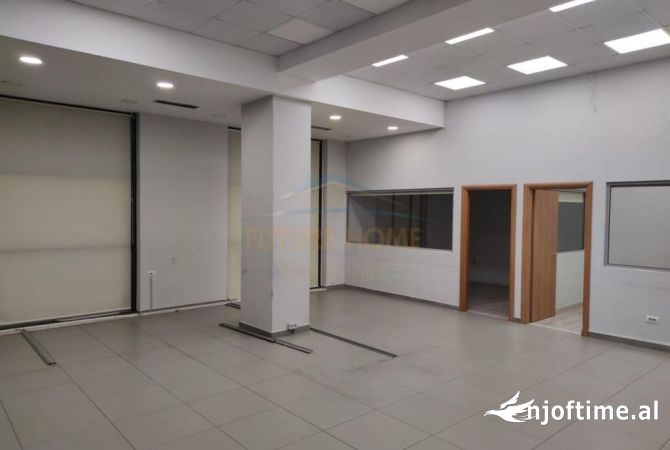Ambiente Commerciale in Affitto 3+1 a Tirana - 1,200 Euro