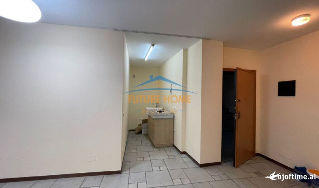 SUPER OFERT Ambjent biznesi 2+1+2 + 2 poste parkimi, MYSLYM SHYRI