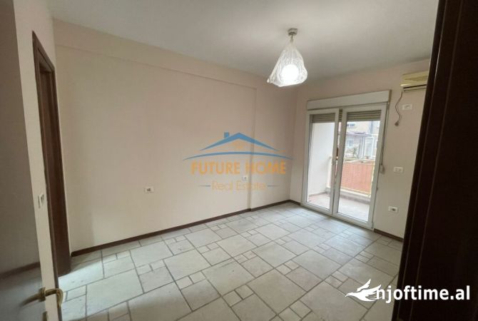 SUPER OFERT Ambjent biznesi 2+1+2 + 2 poste parkimi, MYSLYM SHYRI