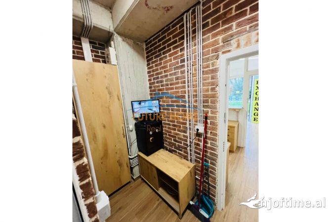 Ambiente Commerciale in Affitto 1+1 a Tirana - 300 Euro
