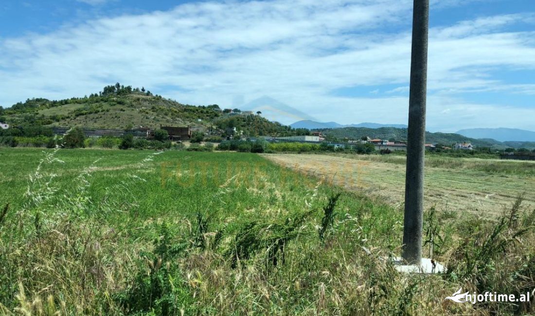  toke ne shitje, Vaqarr, Tirane