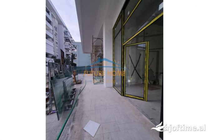 Disponojme ambient biznesi per Qera, Pazari i Ri