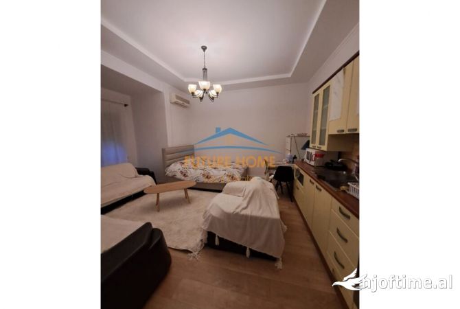 Qera, Garsoniere Pazari i Ri.