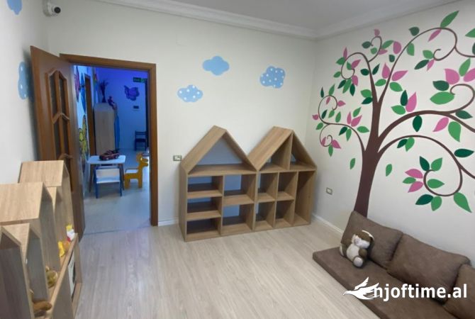 Ambiente Commerciale in Affitto 3+1 a Tirana - 1,000 Euro