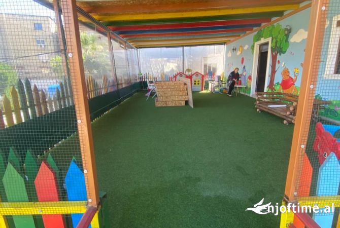 Tirane, jepet me qera ambjent biznesi Kati 2, 208 m2 1.000 Euro (Ali Demi)