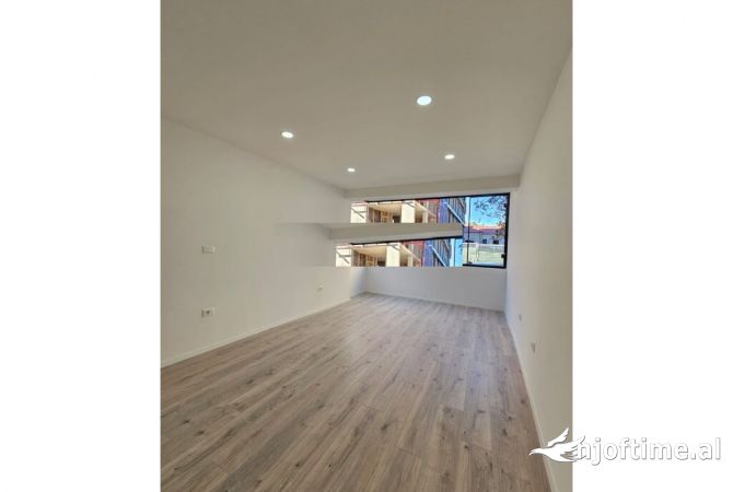 Ambiente Commerciale in Affitto 1+1 a Tirana - 700 Euro