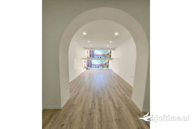 Dyqan për qera tek Stadiumi Dinamo  700 €