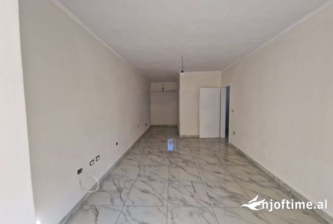 Ambient per zyra me Qira ne Tirane te Re 600 Euro /Muaj