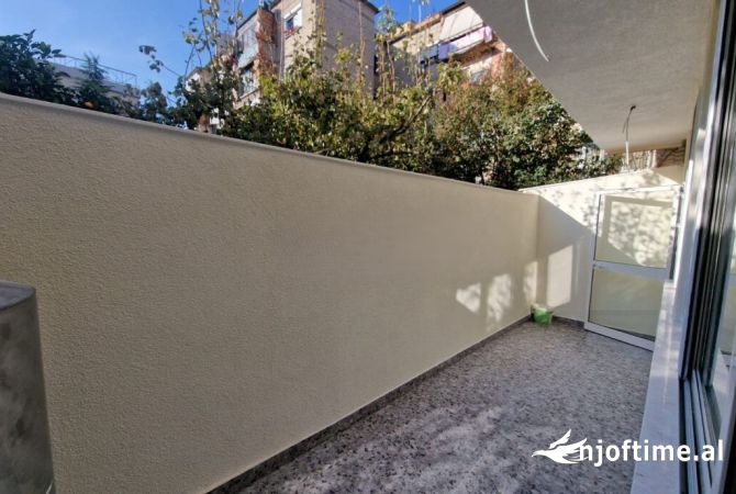 Ambient për zyra me Qira në Tiranë të Re 600 € /Muaj